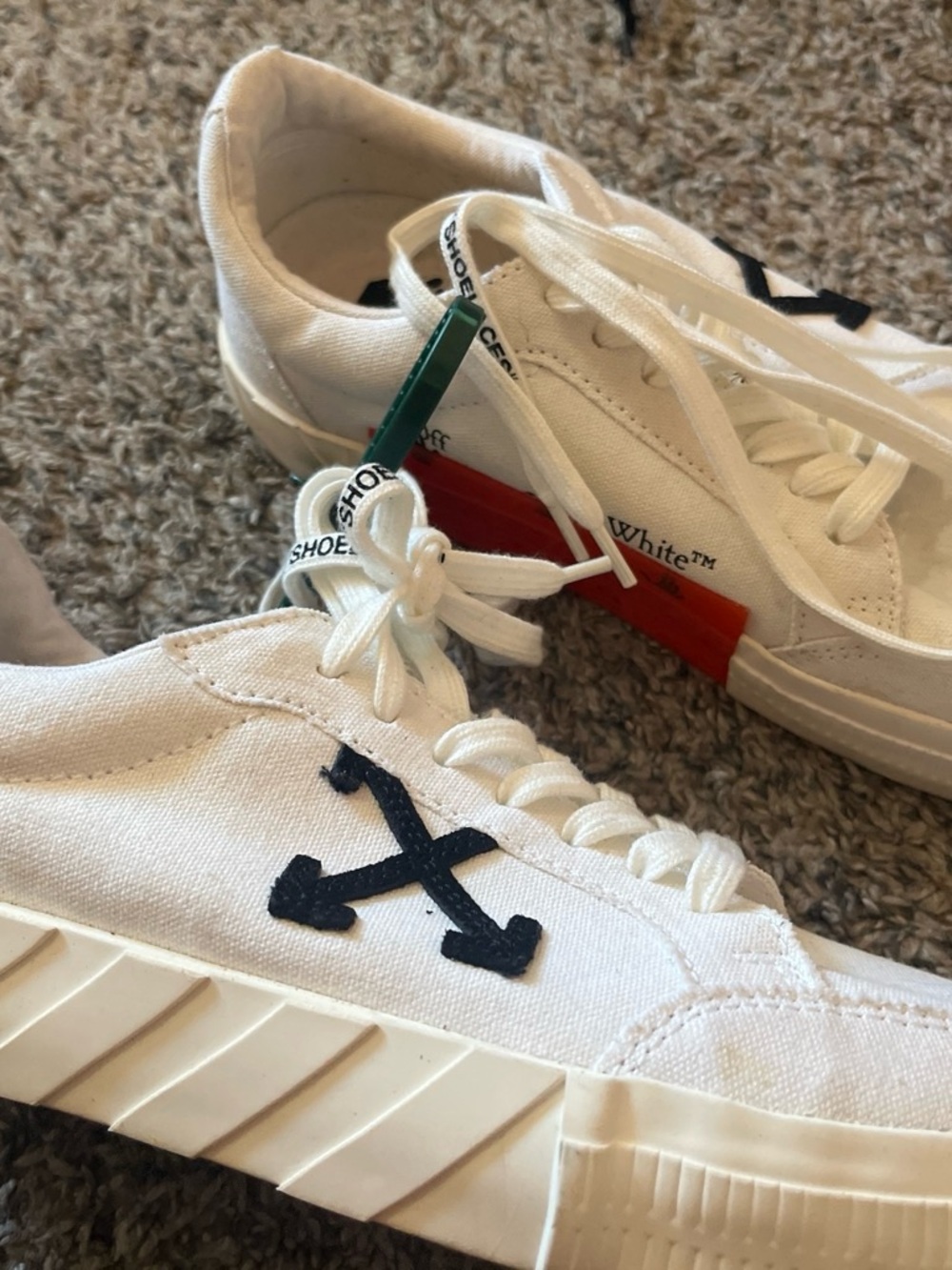 off white low top shoes